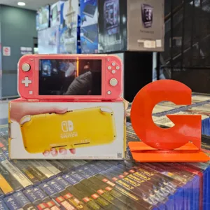NINTENDO SWITCH LITE CHIPEADA SEMI NUEVA
