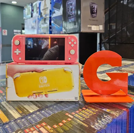 NINTENDO SWITCH LITE CHIPEADA SEMI NUEVA