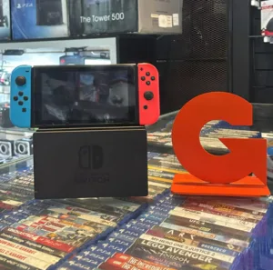 NINTENDO SWITCH NEON CHIPEADA SEMI NUEVA
