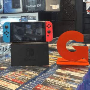 NINTENDO SWITCH NEON CHIPEADA SEMI NUEVA